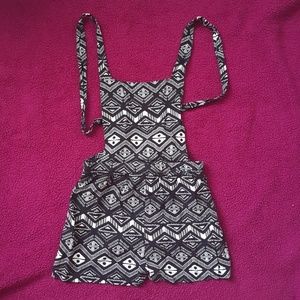 Black and white print shorts overalls